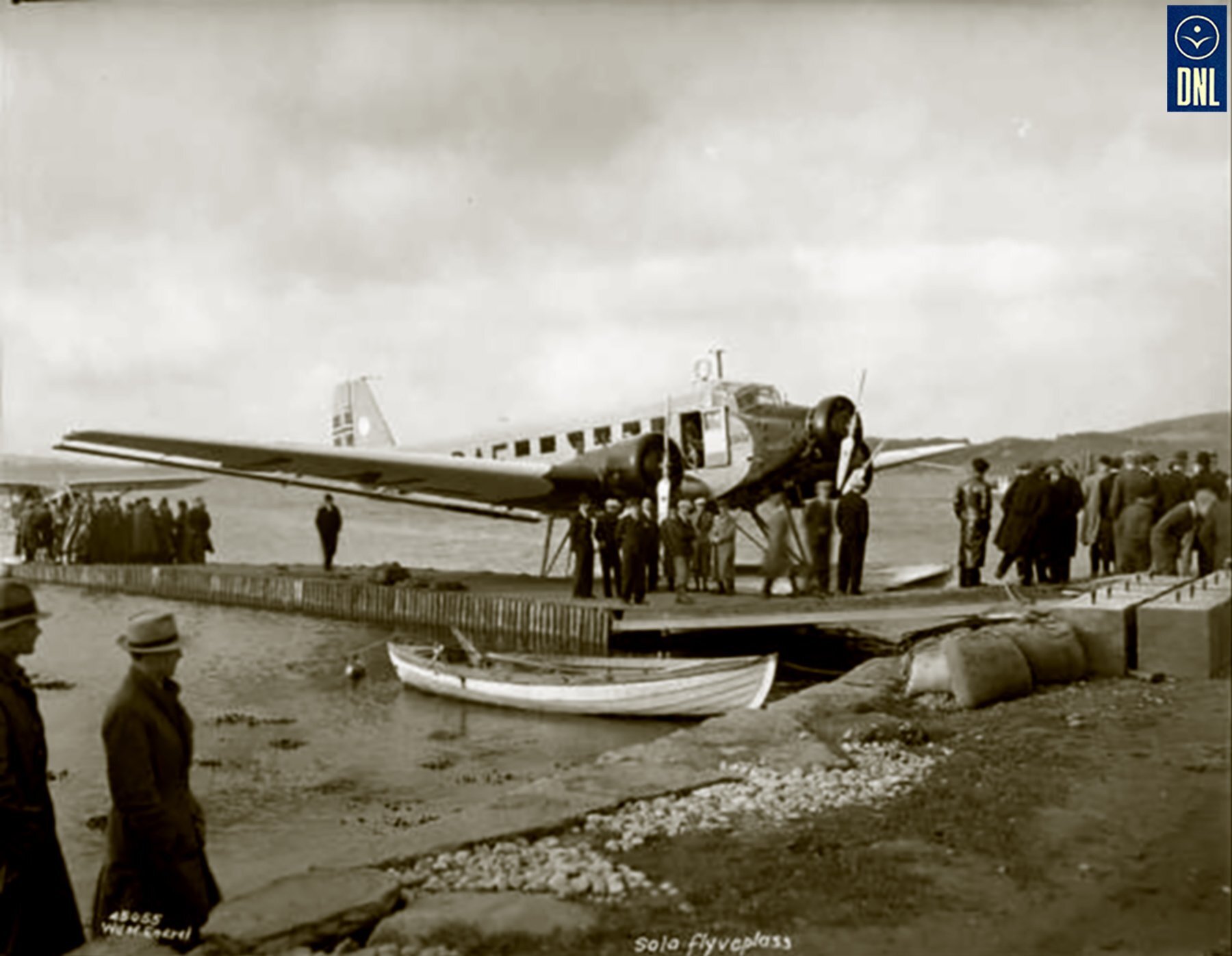 Norwegian-airline-DNL-Junkers-Ju-52-3m(W)-civil-LN-DAF-at-Stavanger-Airport-Sola-1937-01.jpg.6a5dff4971f970b7e42c04305e3eb0de.jpg